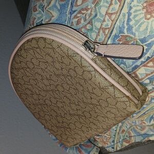 Calvin Klein Cosmetic Bag Initial Signature Pretty Pink Details